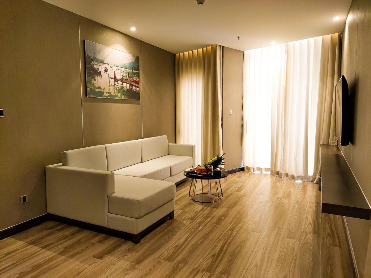 Diamond Stars Ben Tre Hotel Екстериор снимка A living room with vinyl flooring