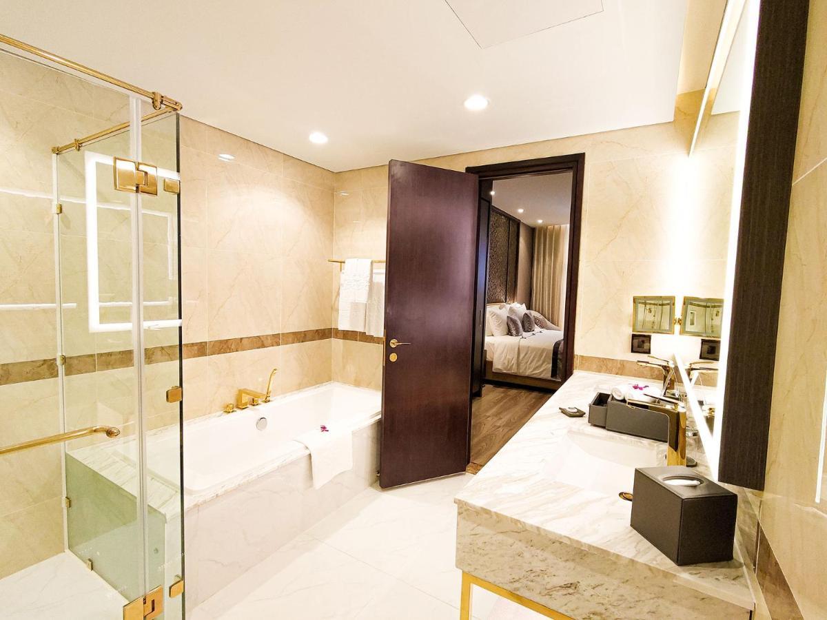 Diamond Stars Ben Tre Hotel Екстериор снимка Bathroom