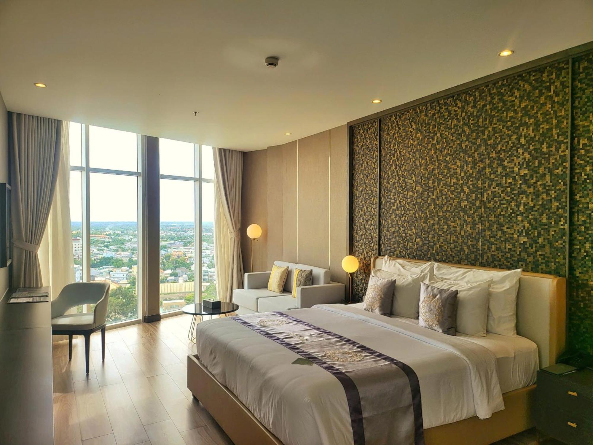 Diamond Stars Ben Tre Hotel Екстериор снимка Deluxe Suite