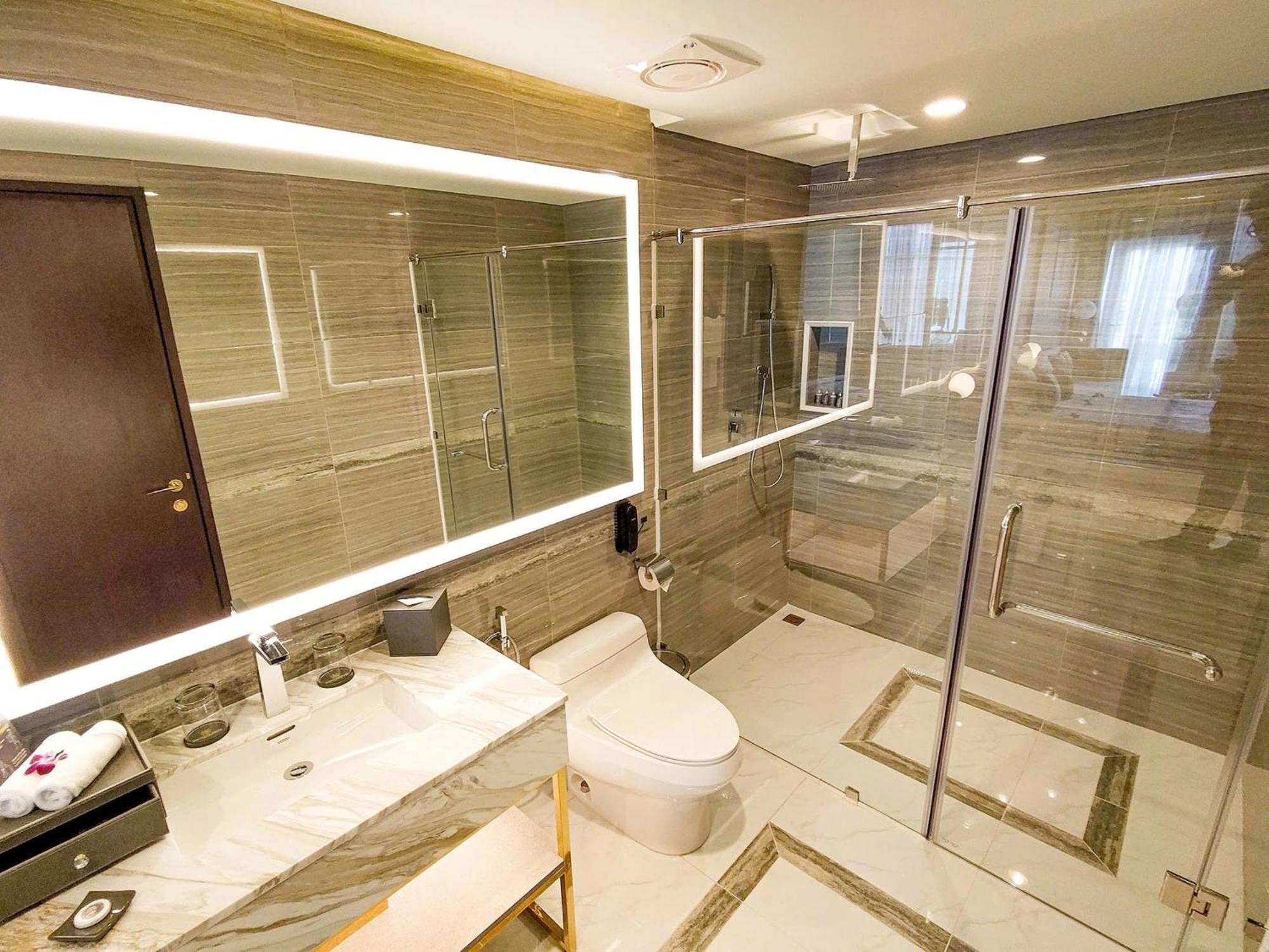 Diamond Stars Ben Tre Hotel Екстериор снимка Bathroom