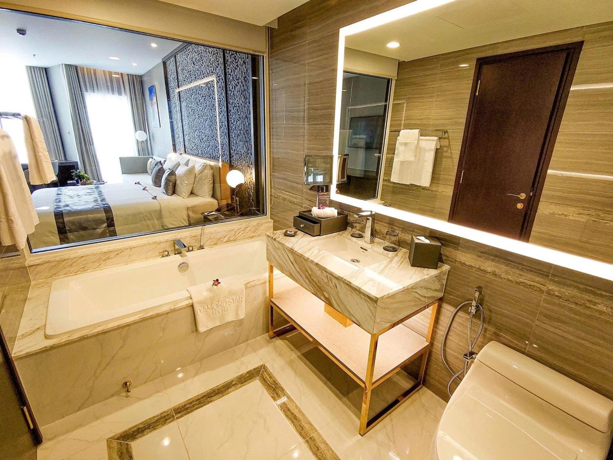 Diamond Stars Ben Tre Hotel Екстериор снимка Bathroom